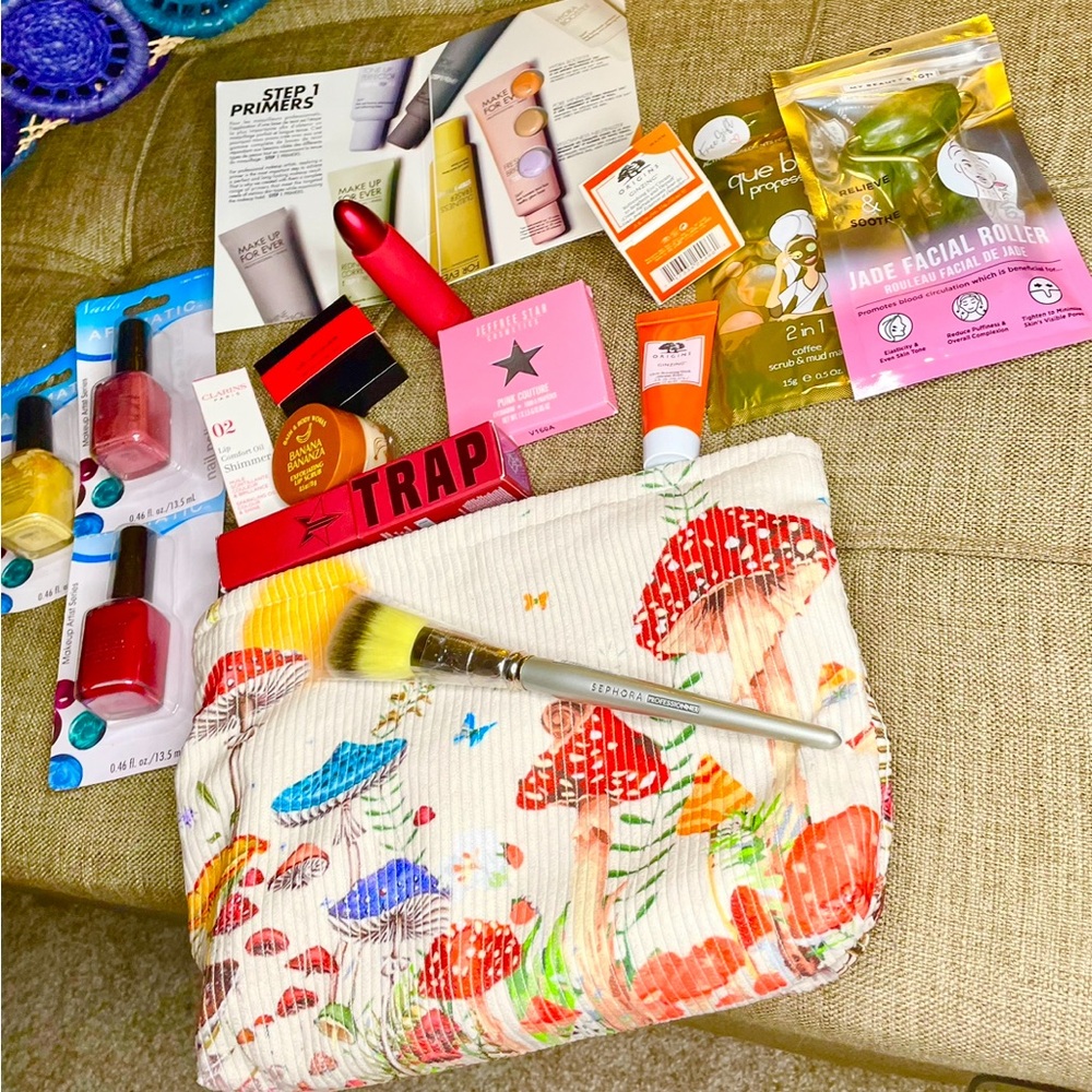 Cosmetic bag full product